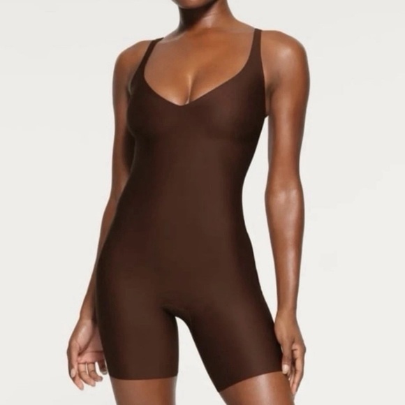 SKIMS Other - SKIMS Brown V-Neck Seamless Shapewear Bodysuit